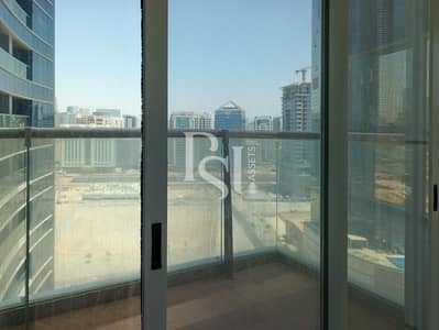 فلیٹ 1 غرفة نوم للايجار في منطقة الكورنيش، أبوظبي - al-reef-tower-corniche-abu-dhabi-window-balcony-view. JPG
