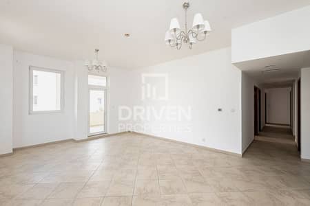 3 Bedroom Apartment for Rent in Motor City, Dubai - Corner Unit | Closed Kitchen | Facing Park