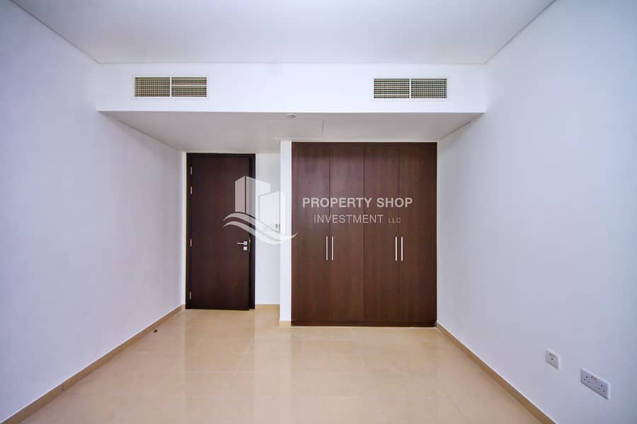 5 3-bedroom-apartment-al-reem-island-marina-square-rak-tower-built in-cabinet 2. JPG