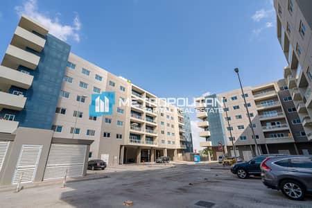 1 Bedroom Apartment for Sale in Al Reef, Abu Dhabi - Well-Maintained 1BR+Store|Pool View |Type C
