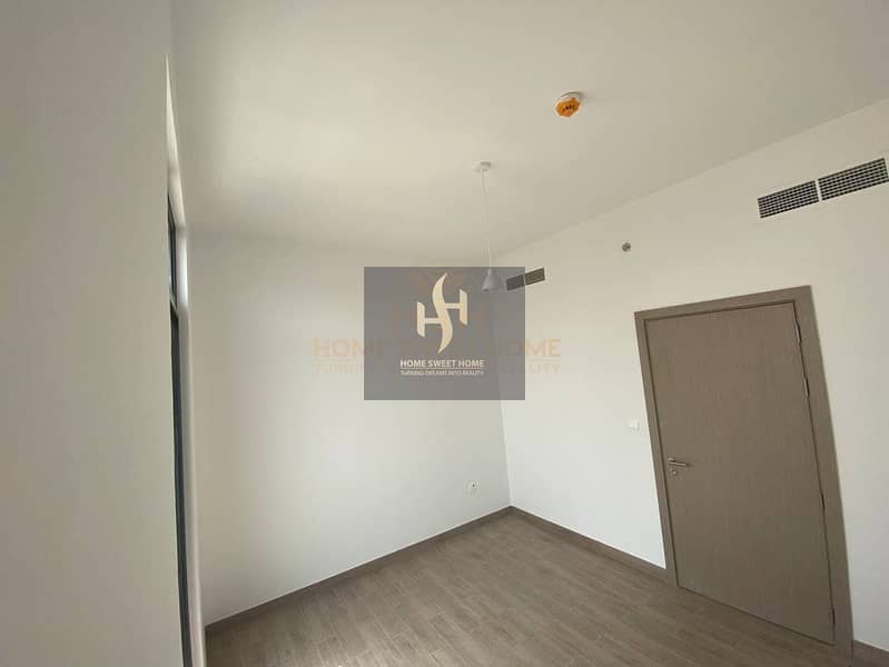 5 READY TO MOVE Sea View  2 bedroom 1115 SQF