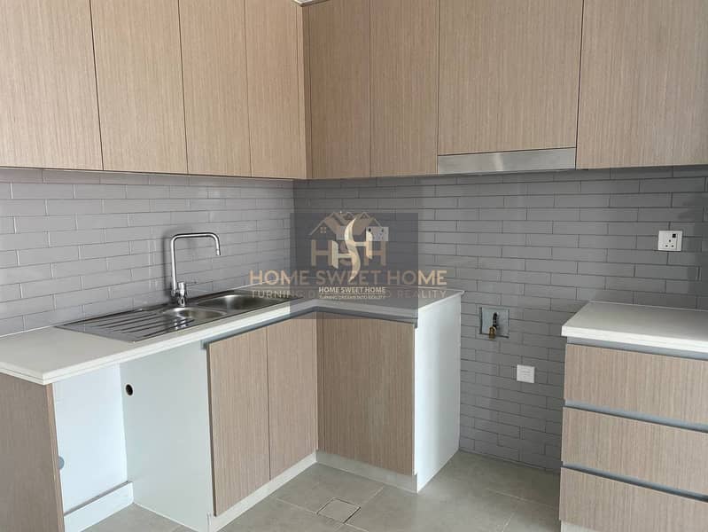 10 READY TO MOVE Sea View  2 bedroom 1115 SQF