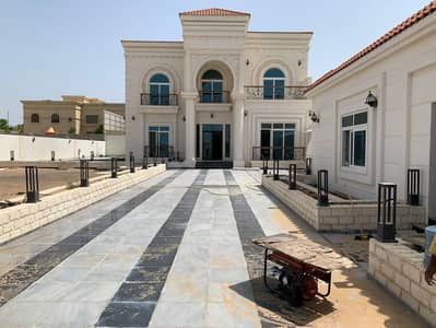 For sale, a villa in the Emirate of Sharjah, Al Nouf area, excellent location, Main Street, Maliha Street