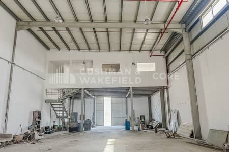 Warehouse for Rent in Mussafah, Abu Dhabi - Brand New | Built In Mezzanine | Ample Parking