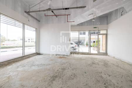 Shop for Rent in Umm Al Sheif, Dubai - Spacious Retail Shop | Vacant | Well Maintained