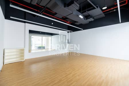 Shop for Rent in Umm Al Sheif, Dubai - Vacant Now | Retail Space | Well Maintained