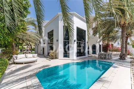4 Bedroom Villa for Rent in Palm Jumeirah, Dubai - Stunning Beach Villa | Elegantly Remodeled