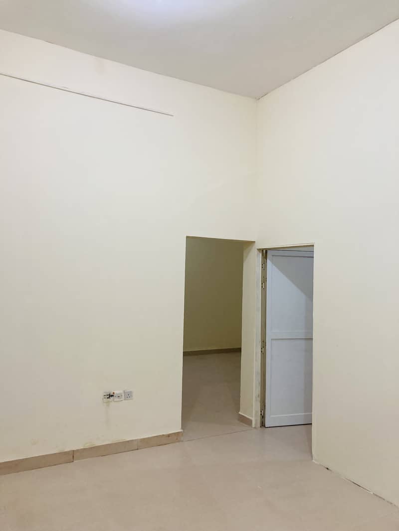 شقة في مدينة محمد بن زايد 1 غرفة 3500 درهم - 8785703