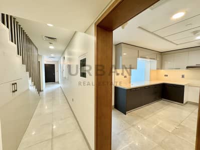 2 Bedroom Townhouse for Sale in Al Raha Beach, Abu Dhabi - NO COMMISSION | ONLY 1% ADM FEES | FULL SEA VIEW | DIRECTLY ON THE PROMENADE