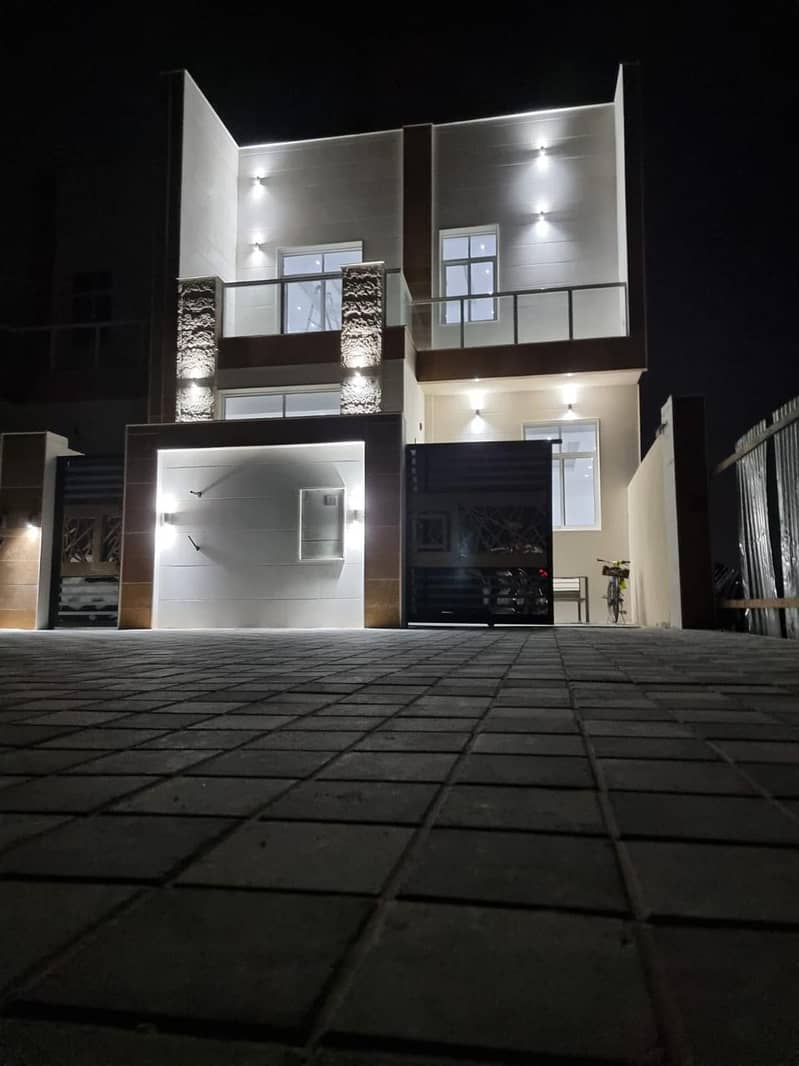 For rent required 90
Villa two floors, five master rooms, a board, a hall, a maid's room and a kitchen 
Central air conditioning
Brightly 
Citizen Electricity