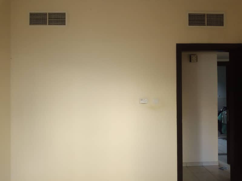 شقة في الرفاعة،بر دبي 1 غرفة 42000 درهم - 8307555