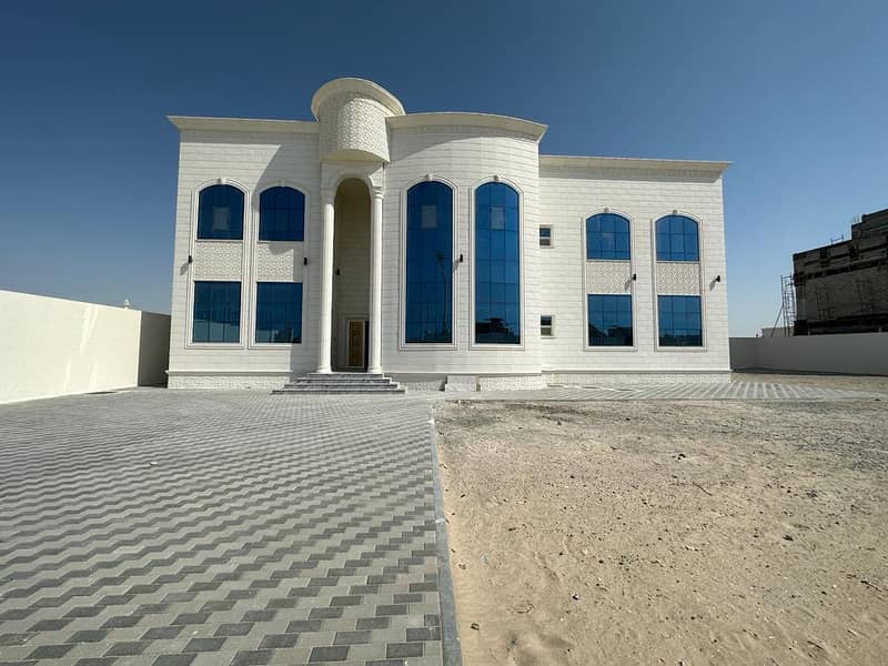Super Huge 5 Bedrooms, 2 Majlis with Dinning Rooms villa