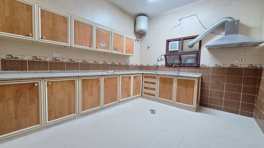 Квартира в Аль Шамха, 3 cпальни, 50000 AED - 8790819