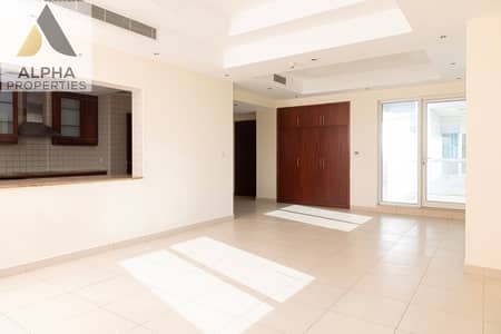 2 Bedroom Flat for Rent in Bur Dubai, Dubai - 0S1A2541 Living Room 5. jpg
