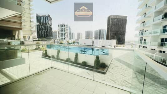 Studio Apartment with Stunning Pool View I Vacant I Mid Floor