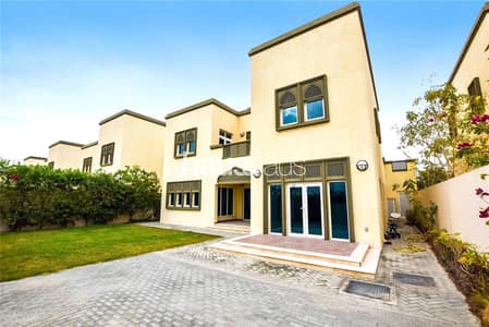 3 Bedroom Villa for Sale in Jumeirah Park, Dubai - Regional | Great location | Call Archie now!