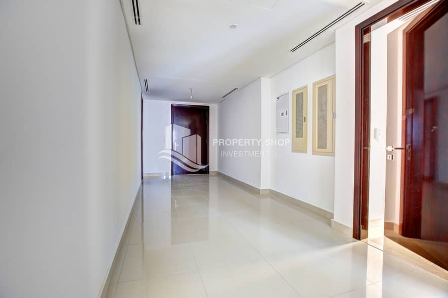 12 4-br-apartment-abu-dhabi-al-reem-island-marina-square-mag-5-residences-foyer-1. JPG