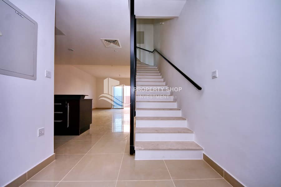 4 3-bedroom-abu-dhabi-al-reef-contemporary-village-stairs. JPG