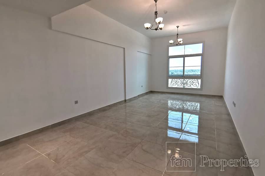 Spacious apartment | Park View | Maids Room