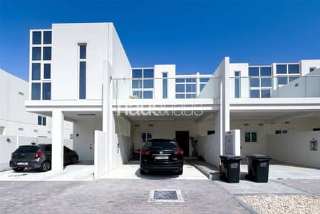 2 Bedroom Townhouse for Sale in DAMAC Hills 2 (Akoya by DAMAC), Dubai - Vacant on Transfer | Spacious | Closed Kitchen