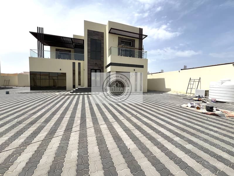 European Style Luxurious Finishing 6 Bedrooms Villa with Driver Room