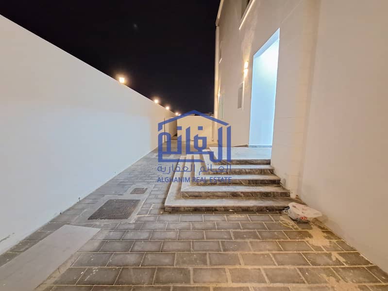 شقة في مدينة الرياض 5 غرف 120000 درهم - 8800496