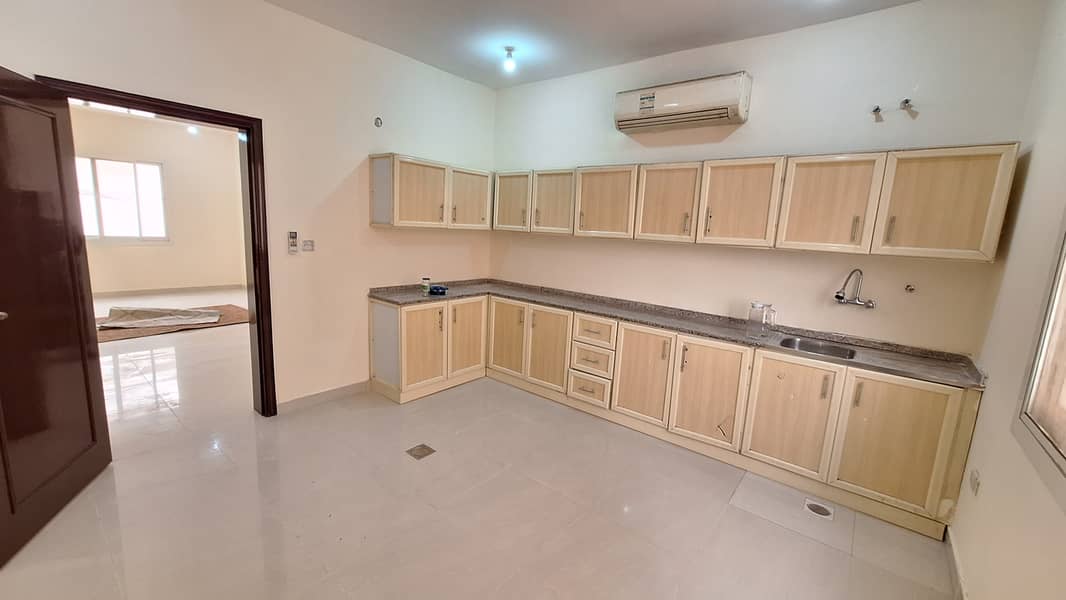 Квартира в Аль Шамха, 3 cпальни, 60000 AED - 8800584