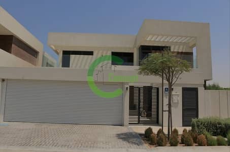 Luxurious Villa With Modern Environment Luxurious Villa With Modern Environment