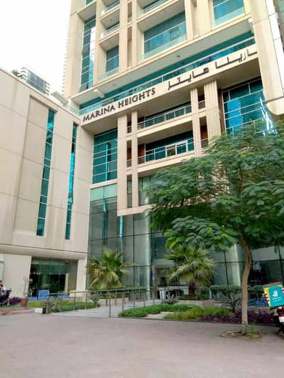 1 Bedroom Apartment for Rent in Dubai Marina, Dubai - specious one bedroom located mid floor over looking golf course and sunrise 1 Bedroom Apartment for Rent in Dubai Marina, Dubai - specious one bedroom located mid floor over looking golf course and sunrise