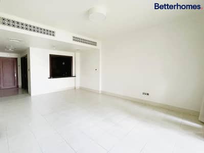 2 Bedroom Apartment for Sale in Downtown Dubai, Dubai - Notice Served | Study Room | Community View