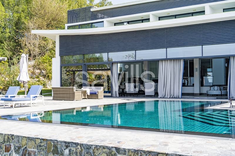 Luxurious Villa with Large Infinity Pool 6BR