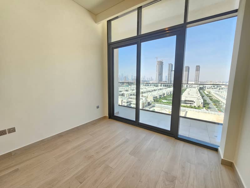 Chiller free I have very lavish 2bhk just 110k with burj kahlifa view with all facilities free
