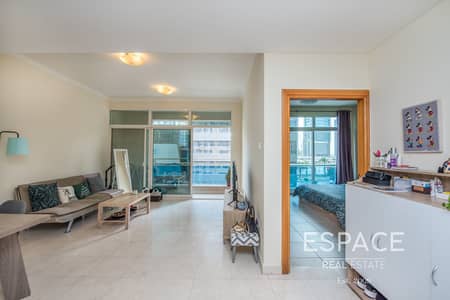 1 Bedroom Apartment for Rent in Dubai Marina, Dubai - Unfurnished | Spacious | Balcony | Modern