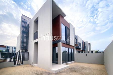 4 Bedroom Townhouse for Sale in Dubailand, Dubai - Vacant on Transfer | Brand New