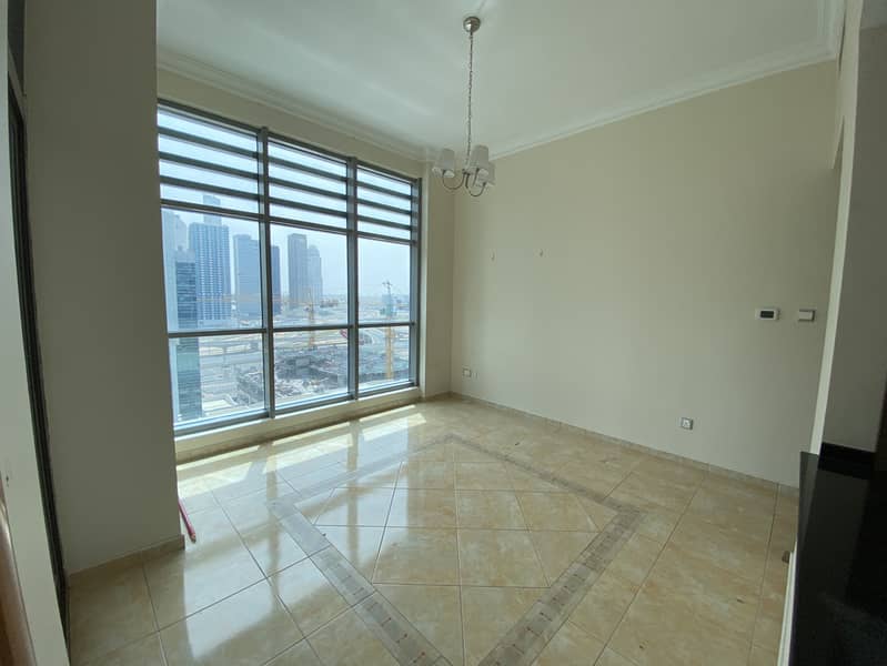 Bright 1 Bedroom Apartment with Balcony | Chiller free | Nearby Metro station