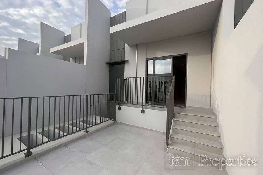 READY | TOWNHOUSE | BRAND NEW | 2 BED + MAID