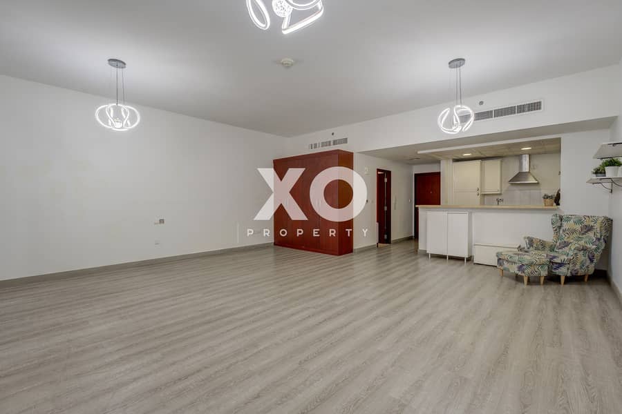 VACANT | UPGRADED | VERY LARGE STUDIO