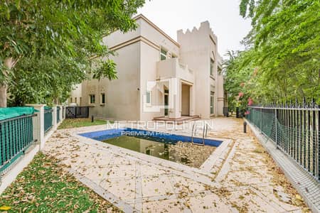 4 Bedroom Villa for Rent in Jumeirah Islands, Dubai - Spacious Layout | Lake View | Private Pool