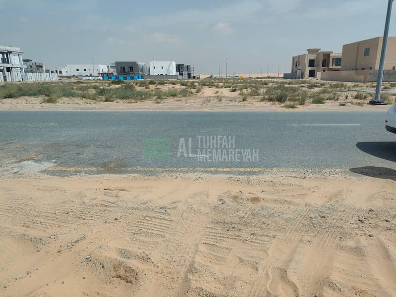 For sale a plot of land in the Al -Hoshi area, an area of ​​10 thousand feet, special site