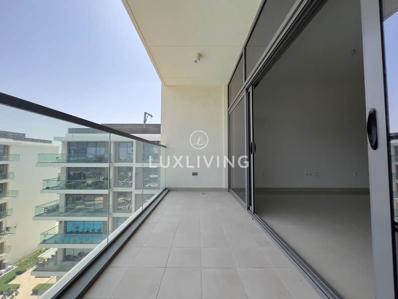 Vacant 1st April|Pool and Park View|2 Beds|Balcony