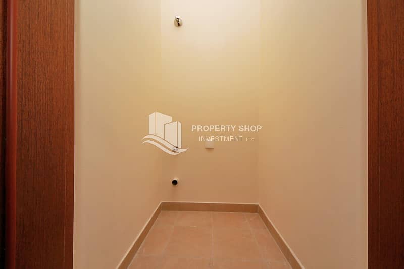 9 1-bedroom-apartment-al-reem-island-shams-abu-dhabi-gate-tower-1-laundry-room. JPG