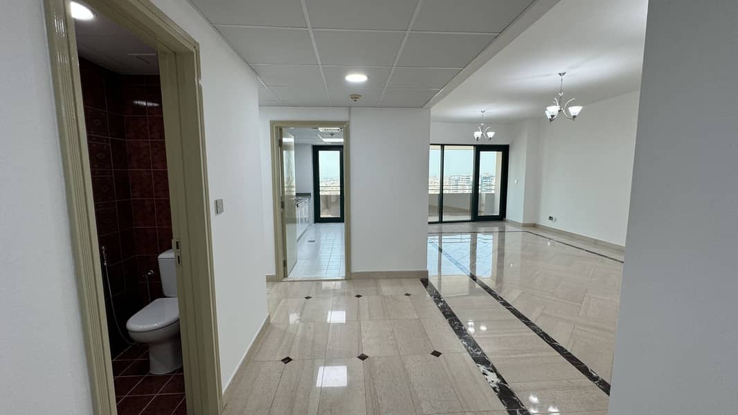 spacious 2bhk in sheikh zayed road rent only 140k