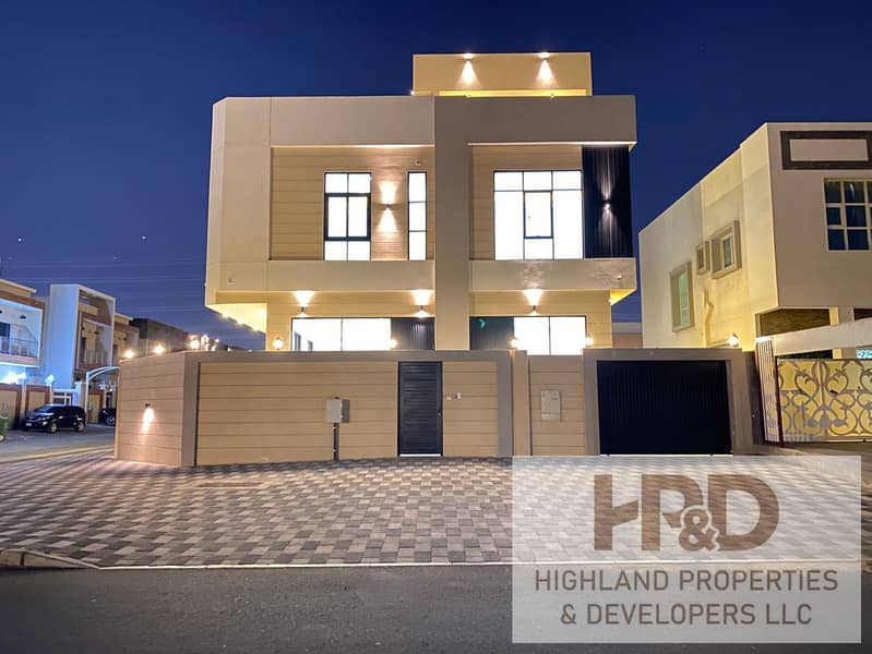 Villa in the Yasmine area, corner of two streets, two floors and a roof, with a large swimming pool, including air conditioning, electricity and water, freehold for all nationalities, without a deposit directly from the owner.