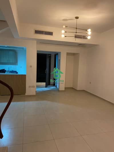 2 Bedroom Townhouse for Rent in Al Ghadeer, Abu Dhabi - Stunning Townhouse | All Amenities | Prime Location