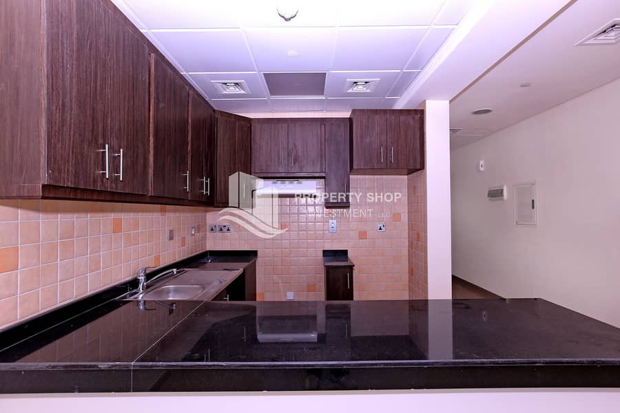 6 studio-apartment-abu-dhabi-al-reem-island-city-of-lights-hydra-avenue-kitchen-2. JPG