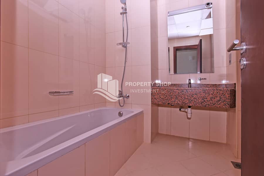 9 studio-apartment-abu-dhabi-al-reem-island-city-of-lights-hydra-avenue-bathroom. JPG