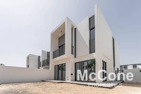 4 Bedroom Villa for Sale in Dubailand, Dubai - End of Row | Vacant | Ready to Move