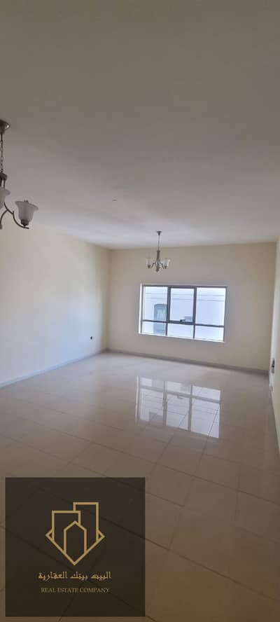 2 Bedroom Flat for Rent in Corniche Ajman, Ajman - Enjoy staying in a luxurious apartment in the Corniche area, consisting of two rooms and a living room, with a spacious area that provides comfort and relaxation. The apartment is characterized by an excellent location close to all services and a lively l