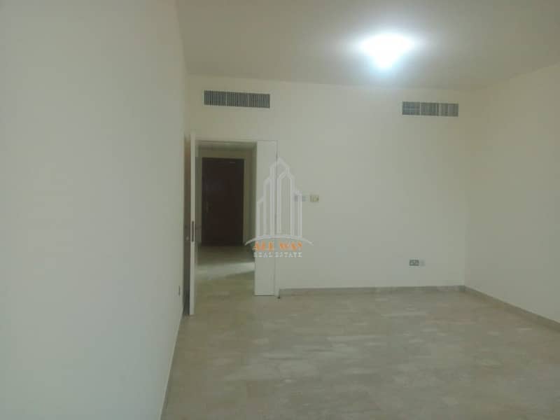شقة في شارع الشيخ خليفة بن زايد 3 غرف 100000 درهم - 3811051