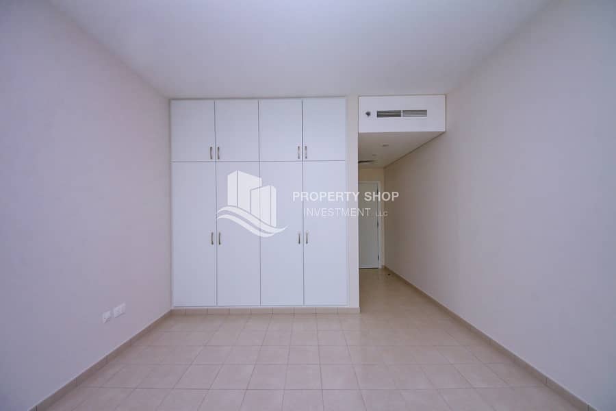9 2-bedroom-apartment-al-reem-island-shams-abu-dhabi-amaya-tower-closet-1. JPG